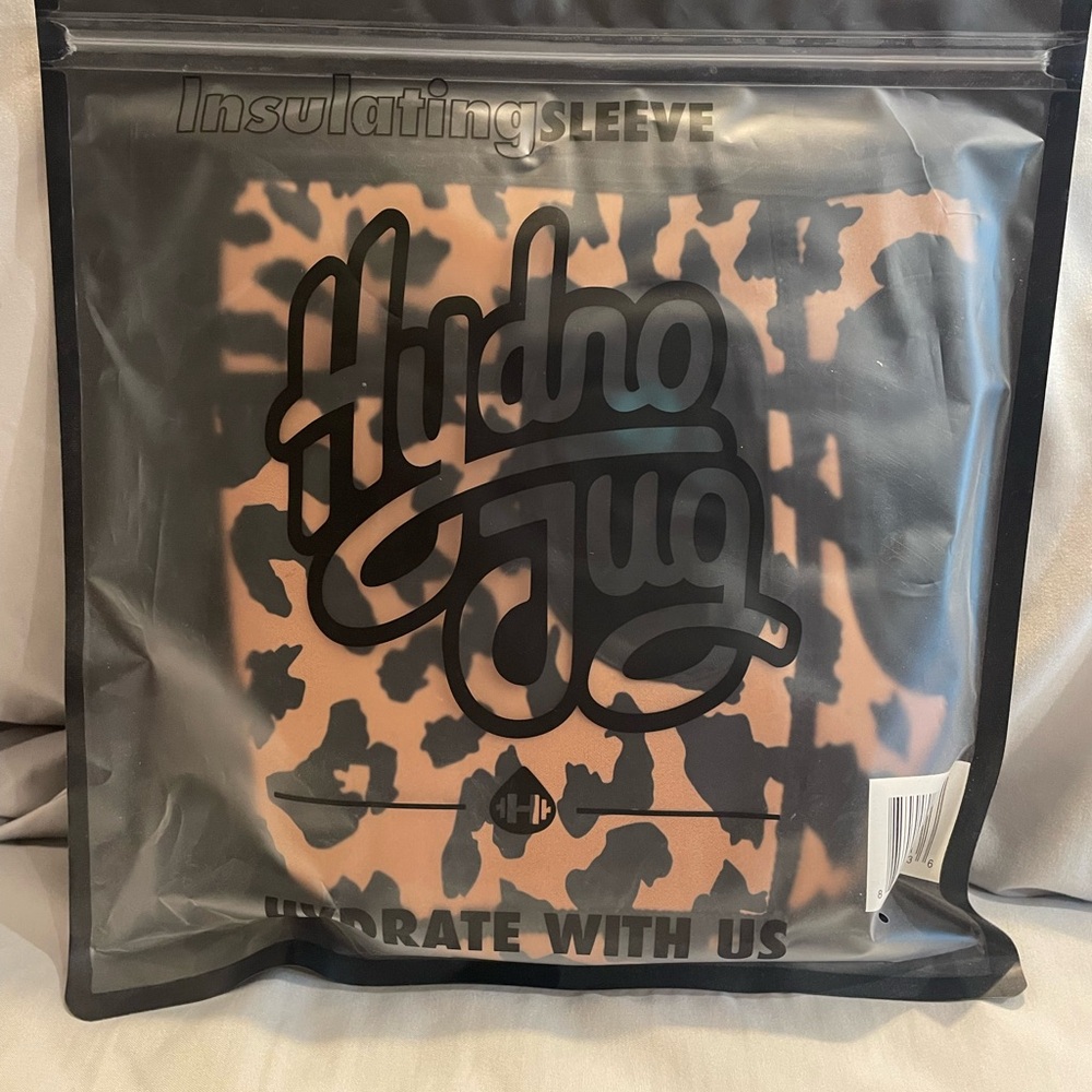 Leopard print hydrojug sleeve